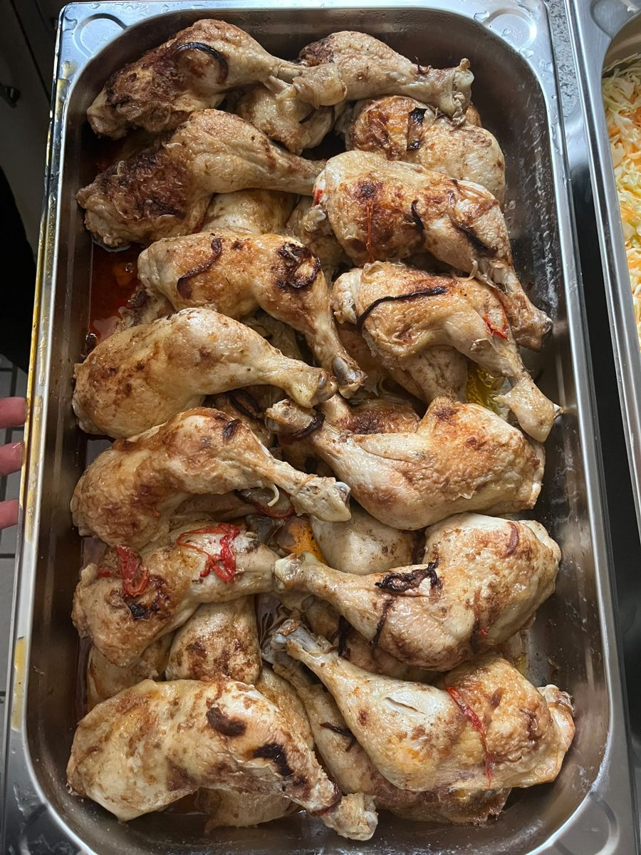 Cristina Victoria - Catering - Warme Speisen, haehnchenkeulen-blech
