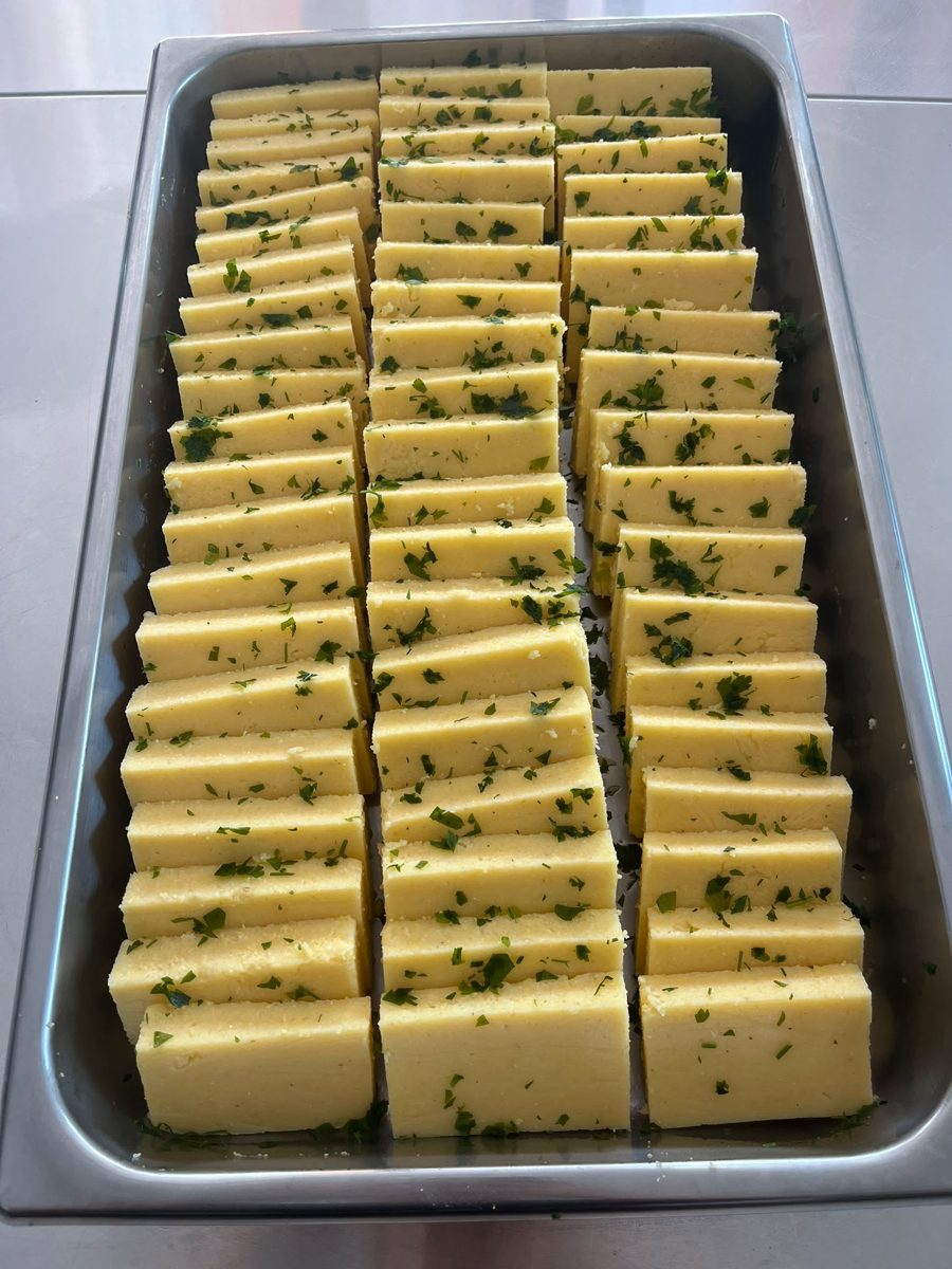 Cristina Victoria - Catering - Warme Speisen, polenta-schnitten-kraeuter