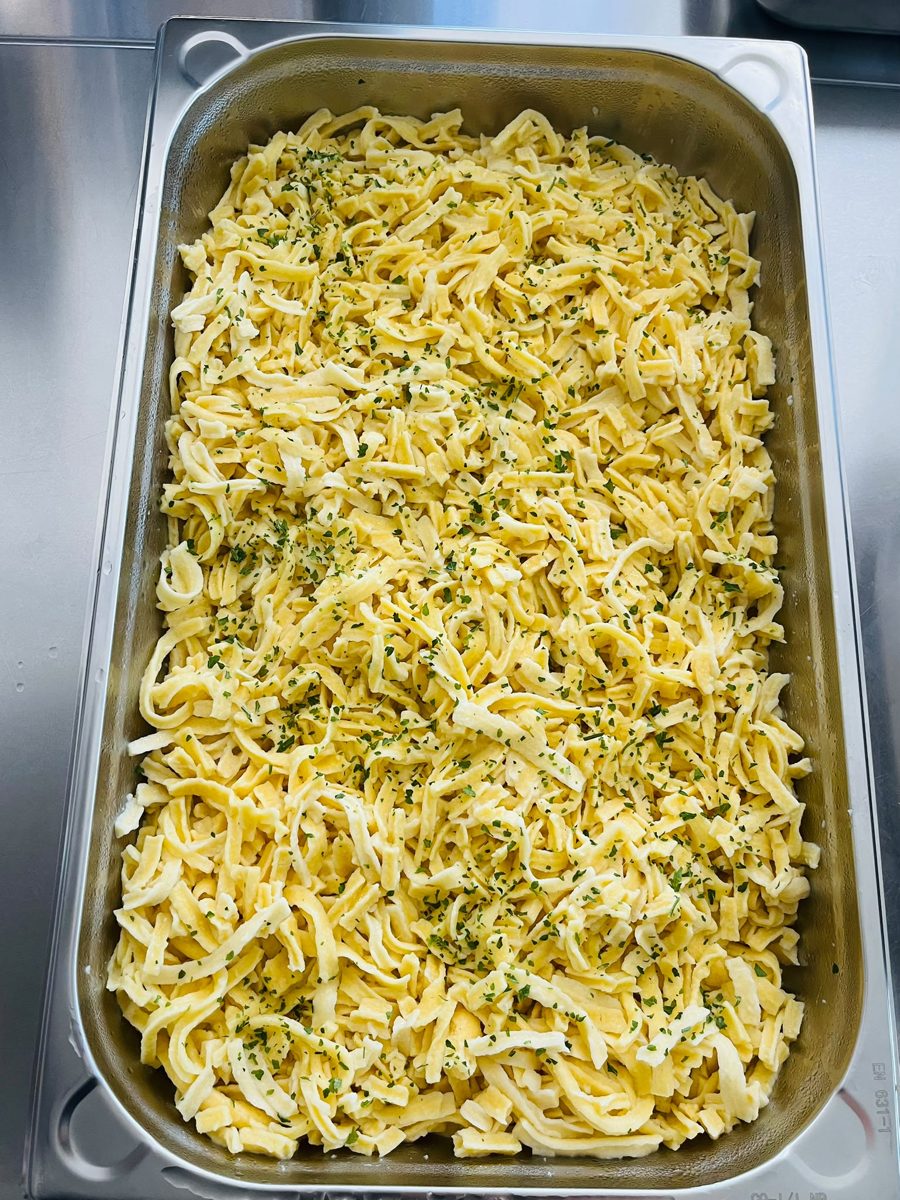 Cristina Victoria - Catering - Warme Speisen, spaetzle-kraeuter