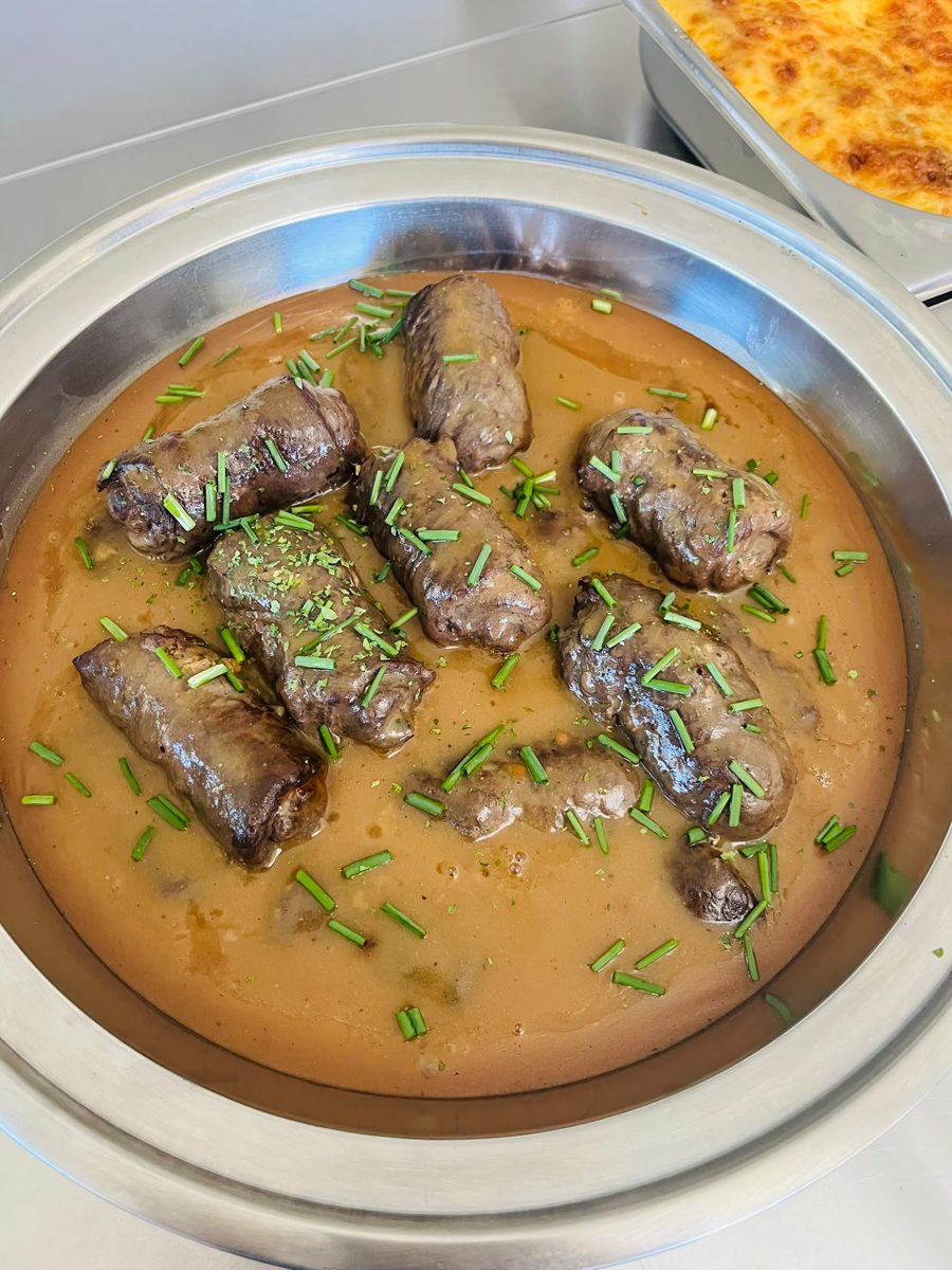 Cristina Victoria - Catering - Warme Speisen, rouladen-bratensosse