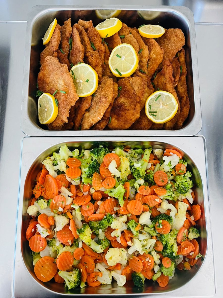 Cristina Victoria - Catering - Warme Speisen, schnitzel-gemuese-gefaecher