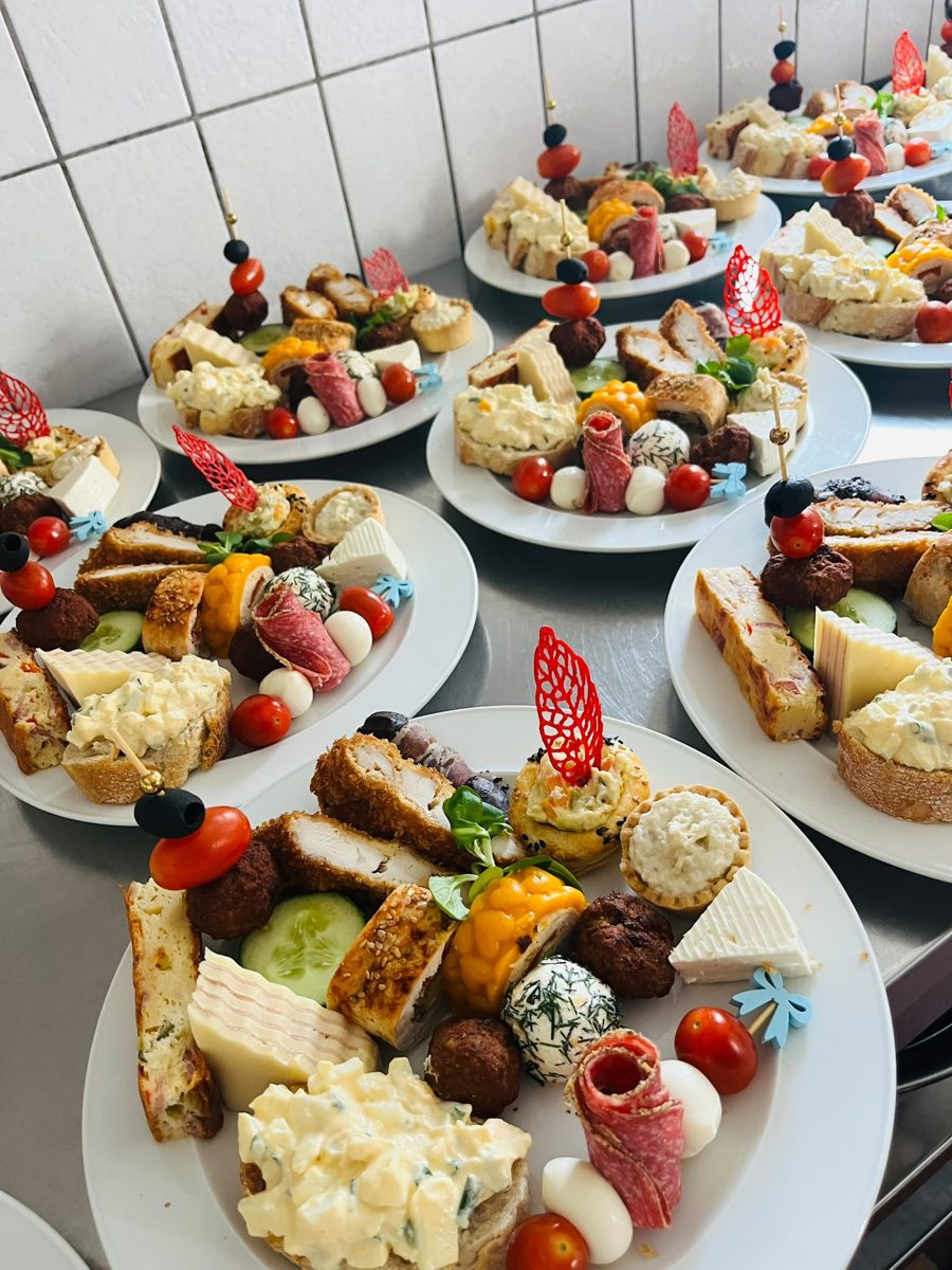 Cristina Victoria - Catering - Warme Speisen, canape-teller-fingerfood